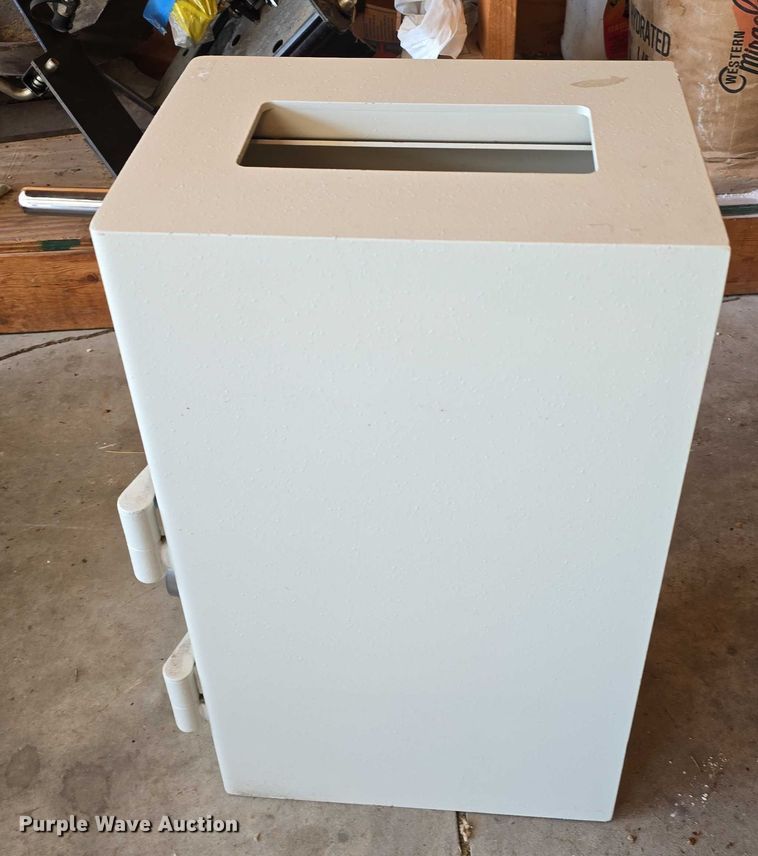 image for item EO1092 (2) safes