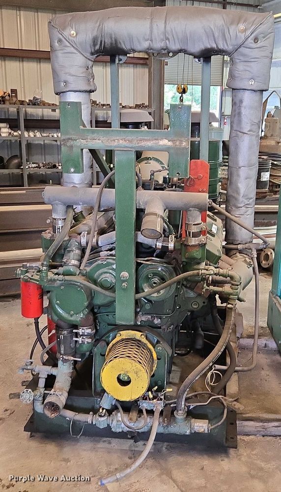 image for item EQ2595 Detroit Diesel 8V71 engine