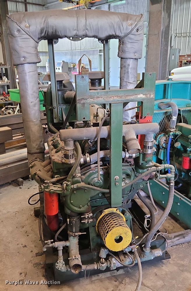 image for item EQ2595 Detroit Diesel 8V71 engine