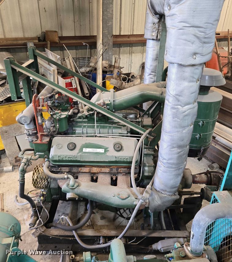 image for item EQ2595 Detroit Diesel 8V71 engine