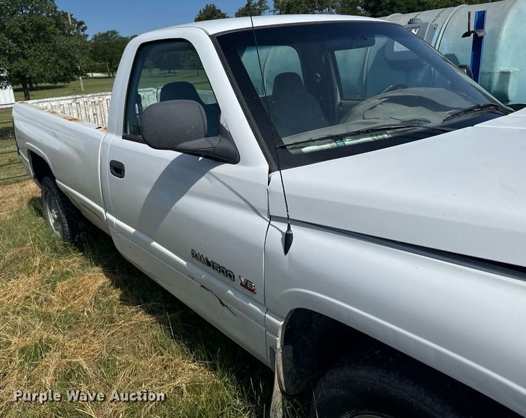 image for item ER2024 1999 Dodge Ram 1500 pickup truck
