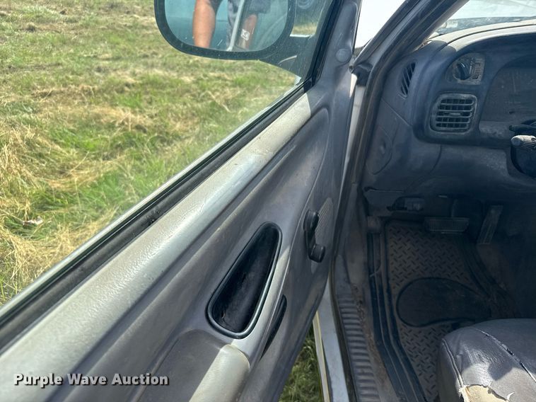 image for item ER2024 1999 Dodge Ram 1500 pickup truck