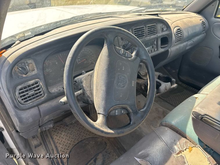 image for item ER2024 1999 Dodge Ram 1500 pickup truck