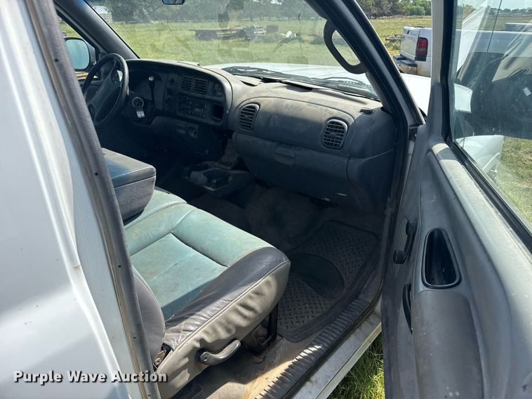 image for item ER2024 1999 Dodge Ram 1500 pickup truck