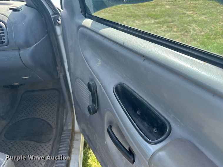 image for item ER2024 1999 Dodge Ram 1500 pickup truck