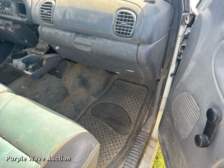 image for item ER2024 1999 Dodge Ram 1500 pickup truck