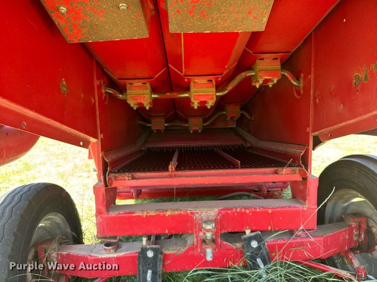 image for item ER2038 Massey Ferguson 8 combine