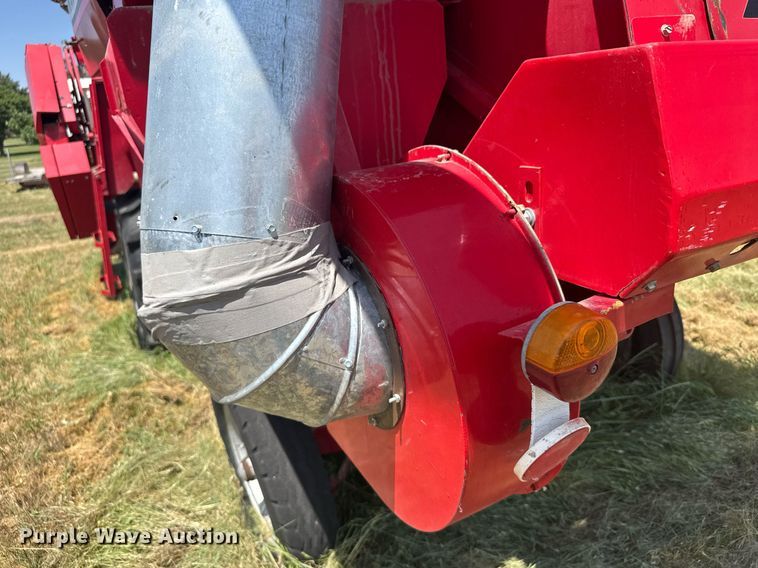 image for item ER2038 Massey Ferguson 8 combine