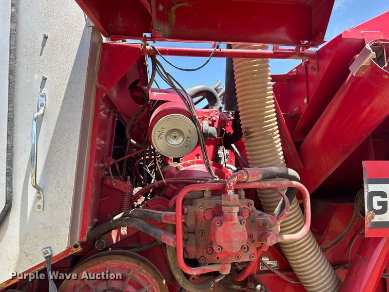 image for item ER2038 Massey Ferguson 8 combine