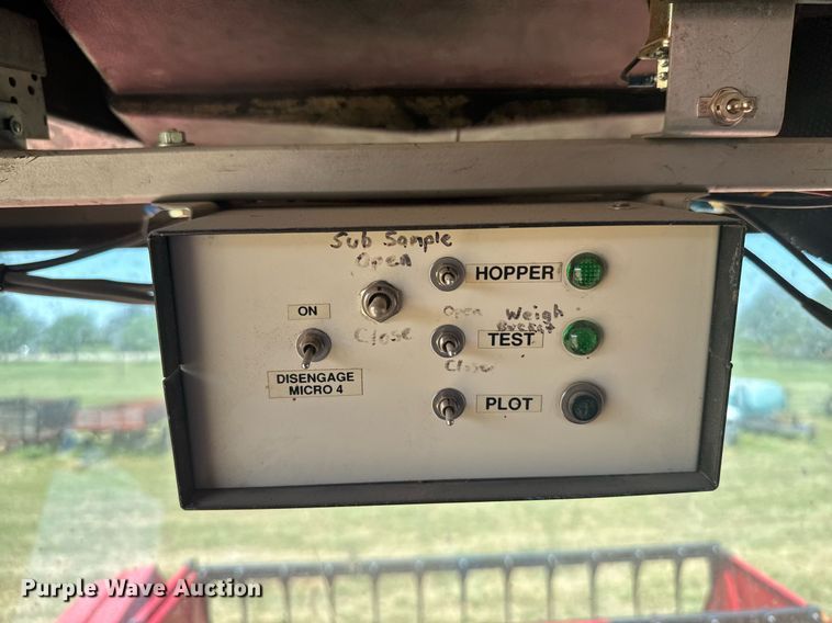 image for item ER2038 Massey Ferguson 8 combine