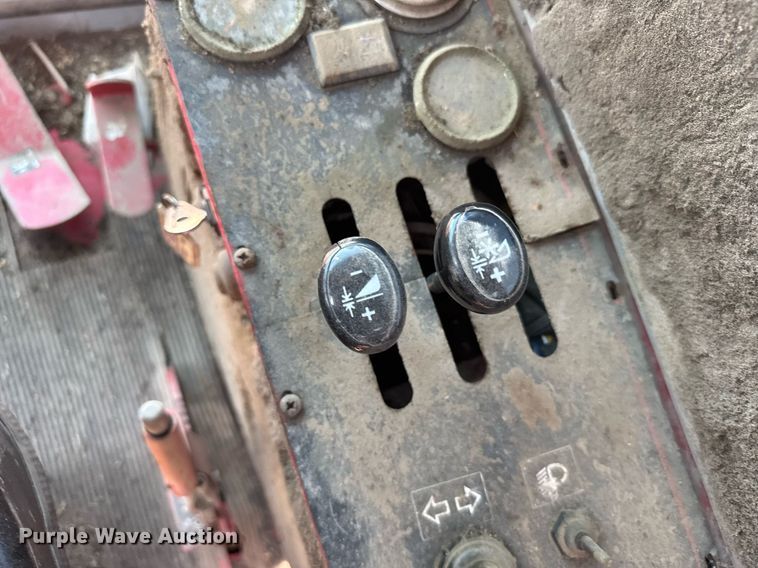 image for item ER2038 Massey Ferguson 8 combine