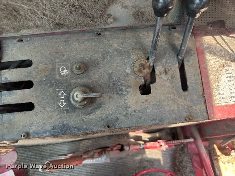 image for item ER2038 Massey Ferguson 8 combine