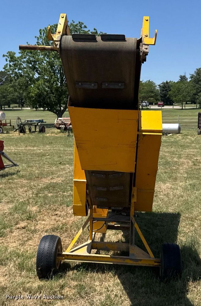 image for item ER2039 Lindig D12 topsoil shredder