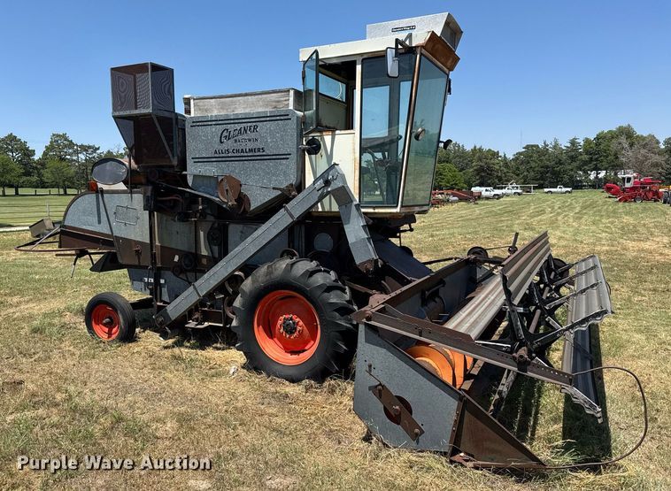 image for item ER2040 Gleaner Baldwin combine