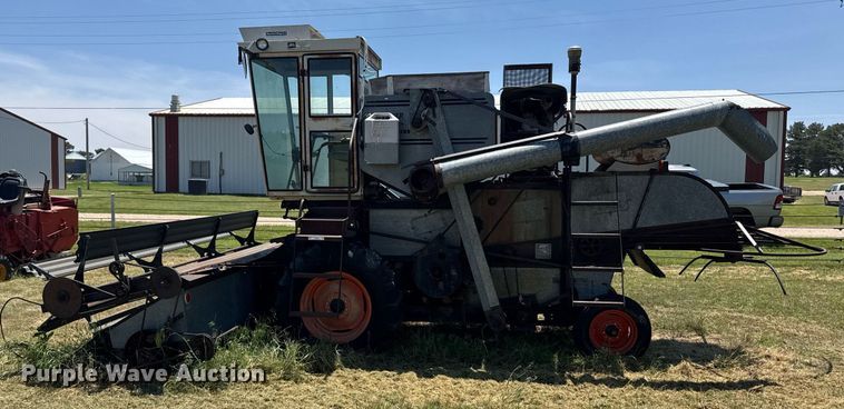 image for item ER2040 Gleaner Baldwin combine