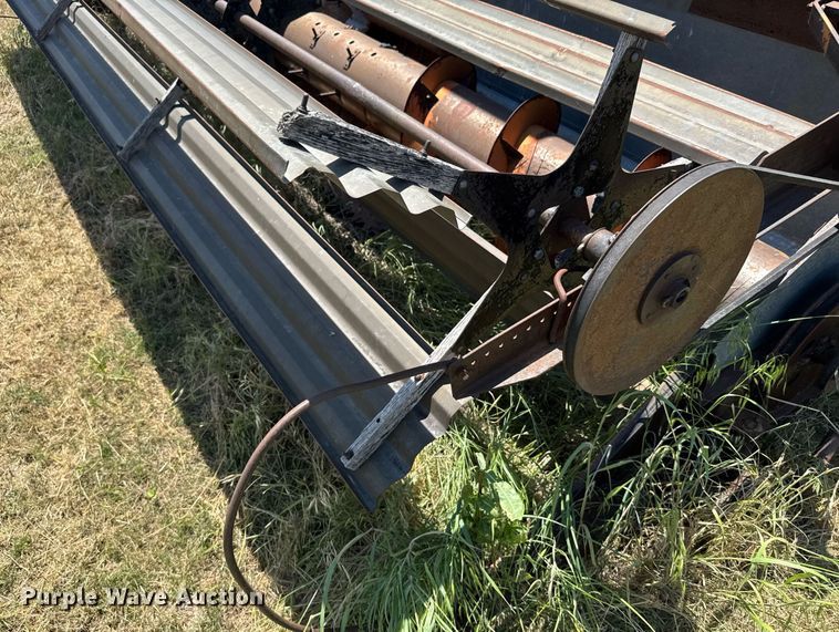 image for item ER2040 Gleaner Baldwin combine