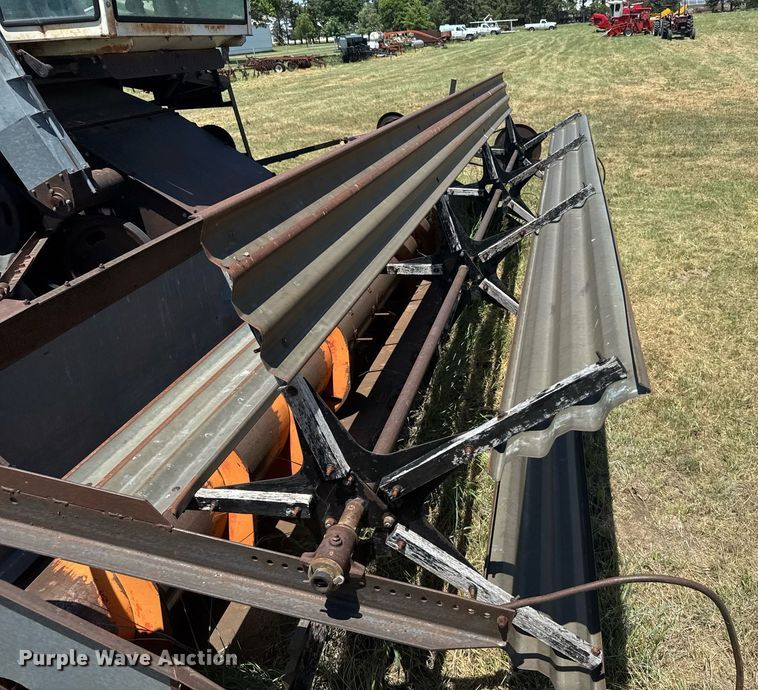 image for item ER2040 Gleaner Baldwin combine