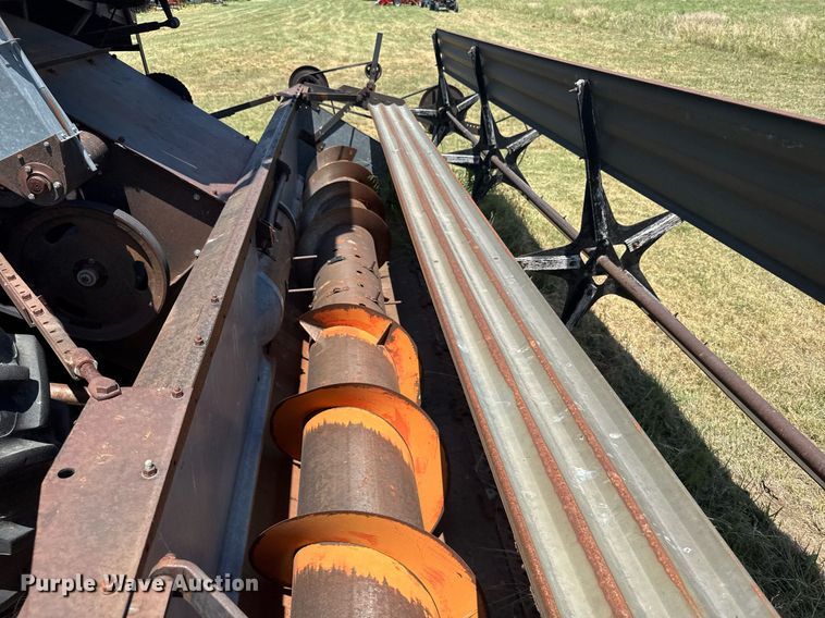 image for item ER2040 Gleaner Baldwin combine