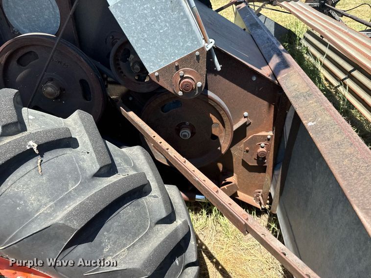 image for item ER2040 Gleaner Baldwin combine