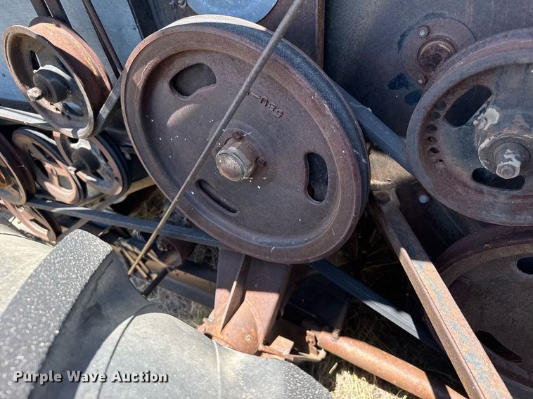 image for item ER2040 Gleaner Baldwin combine