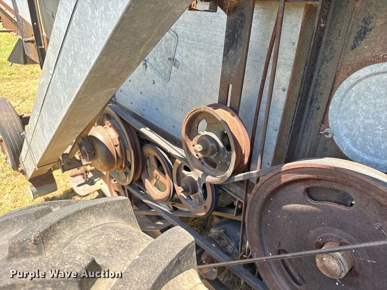 image for item ER2040 Gleaner Baldwin combine