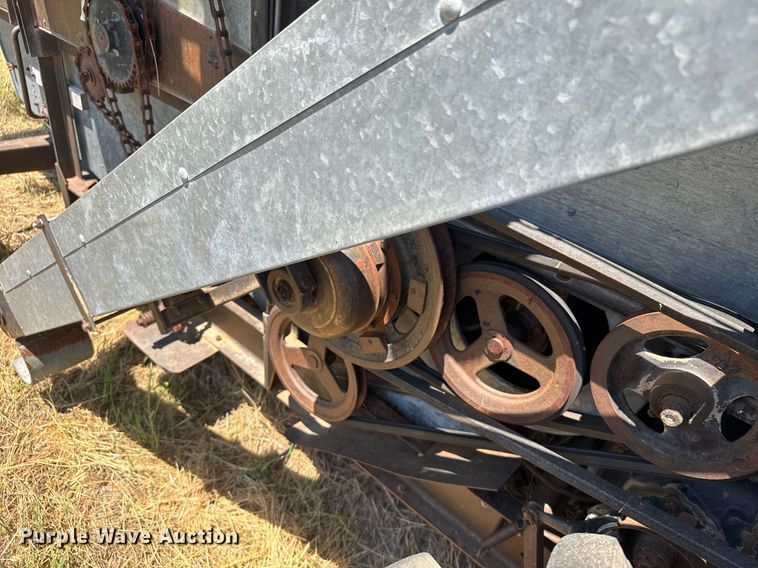 image for item ER2040 Gleaner Baldwin combine