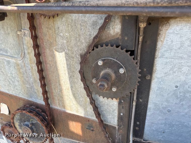 image for item ER2040 Gleaner Baldwin combine