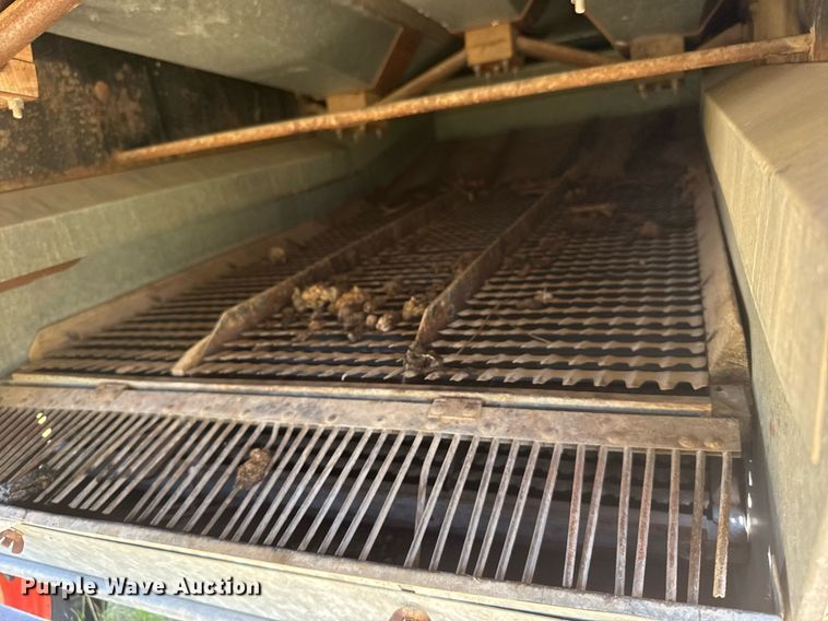 image for item ER2040 Gleaner Baldwin combine