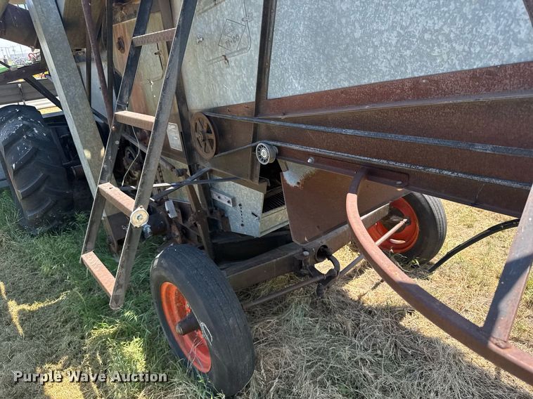 image for item ER2040 Gleaner Baldwin combine