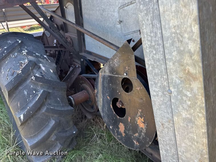 image for item ER2040 Gleaner Baldwin combine