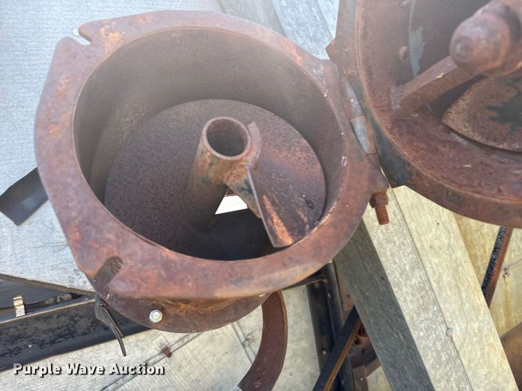 image for item ER2040 Gleaner Baldwin combine