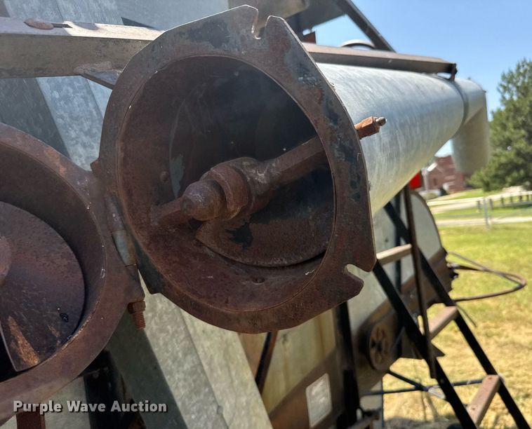 image for item ER2040 Gleaner Baldwin combine