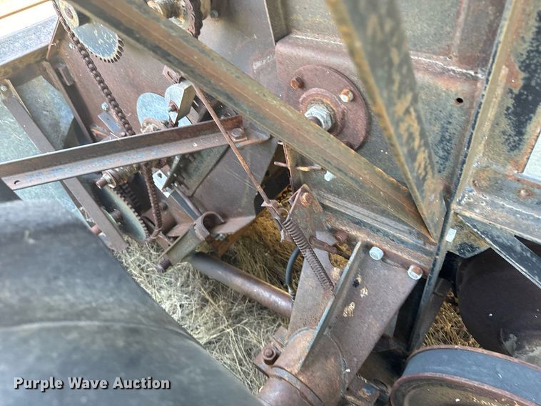 image for item ER2040 Gleaner Baldwin combine