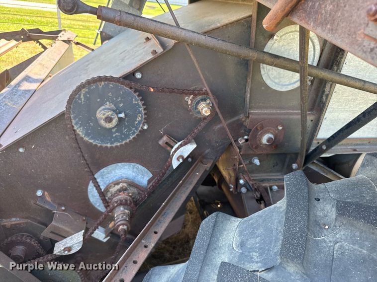 image for item ER2040 Gleaner Baldwin combine