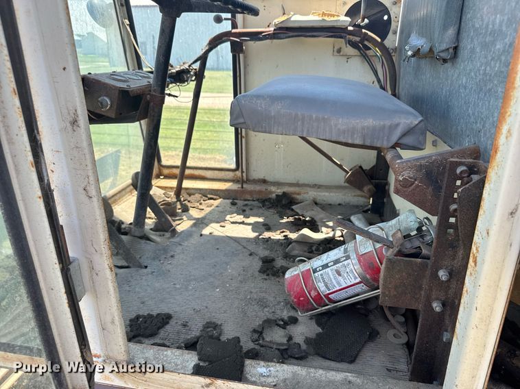 image for item ER2040 Gleaner Baldwin combine