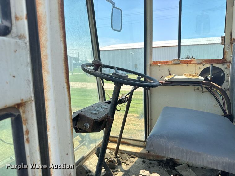 image for item ER2040 Gleaner Baldwin combine