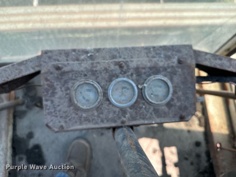 image for item ER2040 Gleaner Baldwin combine