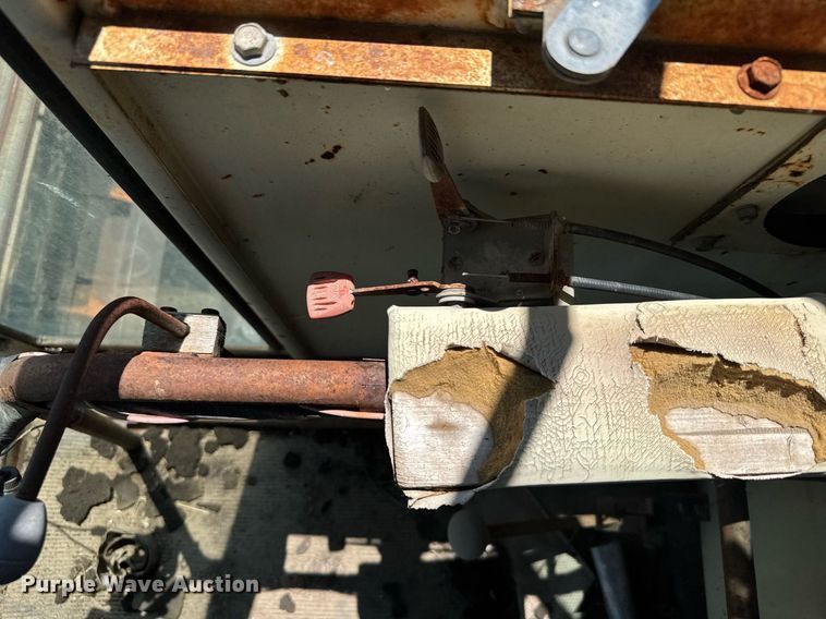 image for item ER2040 Gleaner Baldwin combine