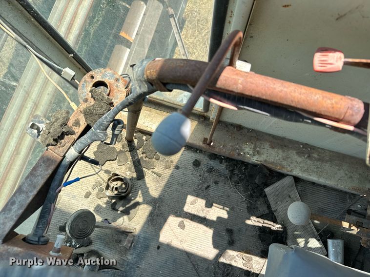 image for item ER2040 Gleaner Baldwin combine