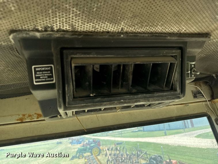 image for item ER2040 Gleaner Baldwin combine