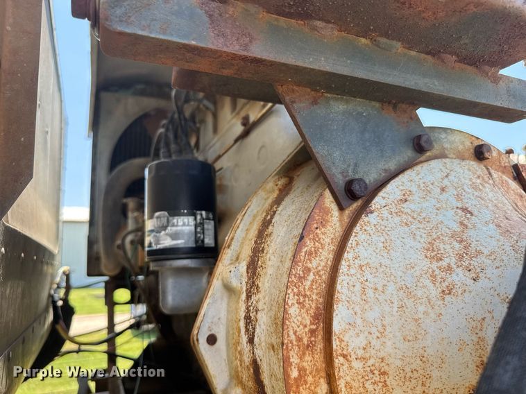 image for item ER2040 Gleaner Baldwin combine