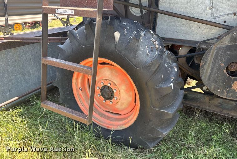 image for item ER2040 Gleaner Baldwin combine
