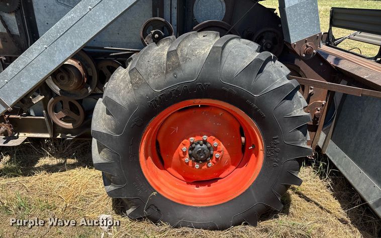 image for item ER2040 Gleaner Baldwin combine