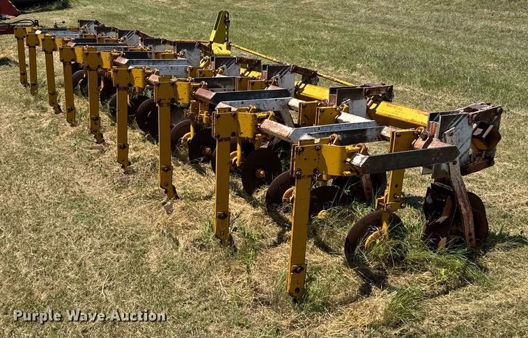 image for item ER2043 Row crop cultivator