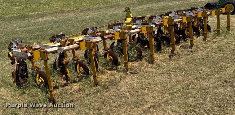 image for item ER2043 Row crop cultivator