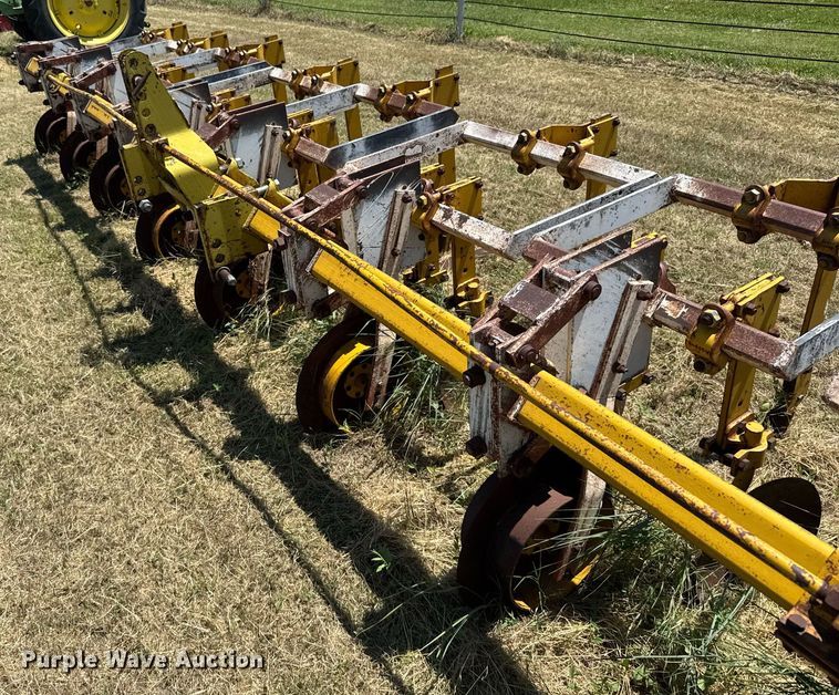 image for item ER2043 Row crop cultivator