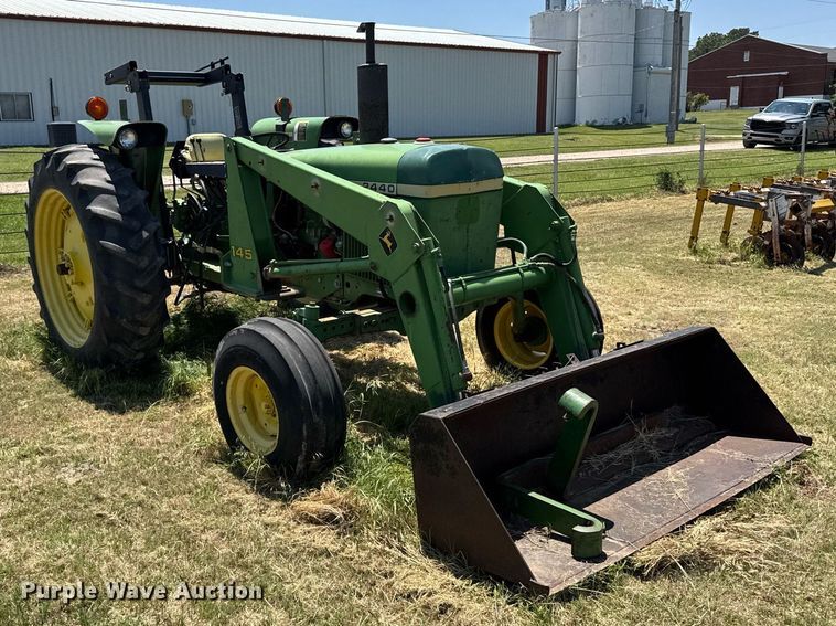 image for item ER2045 1978 John Deere 2440 tractor