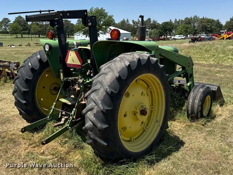 image for item ER2045 1978 John Deere 2440 tractor