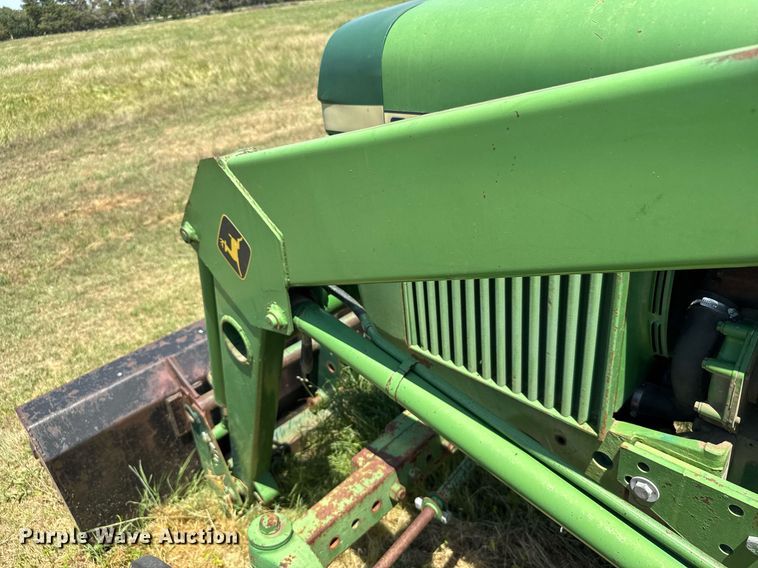 image for item ER2045 1978 John Deere 2440 tractor