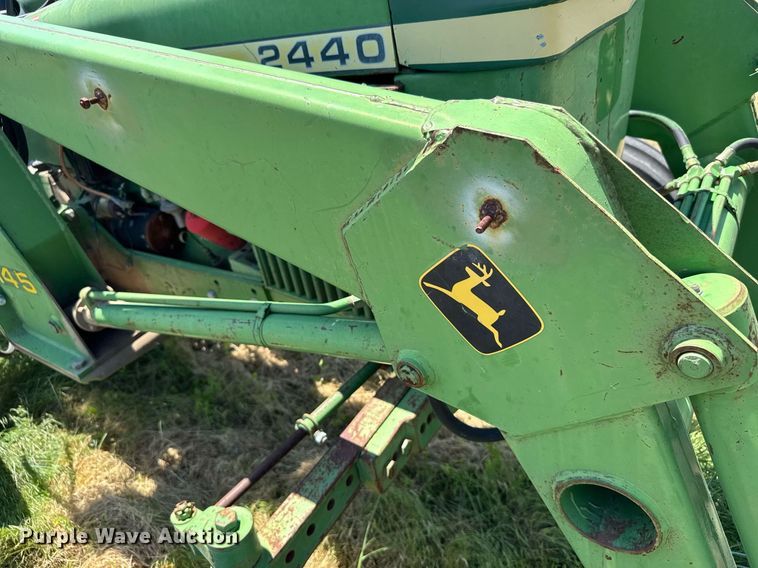 image for item ER2045 1978 John Deere 2440 tractor